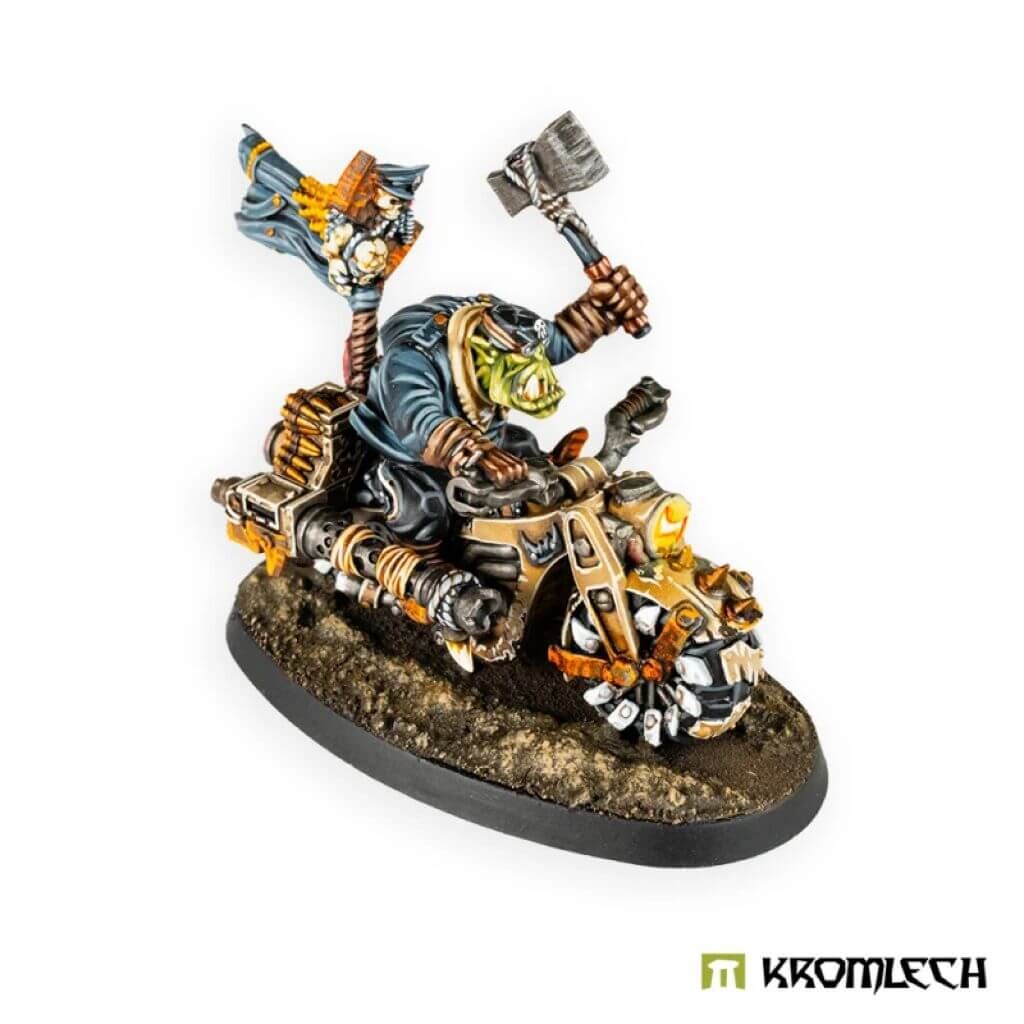 Ork-Großmantel Biker 3