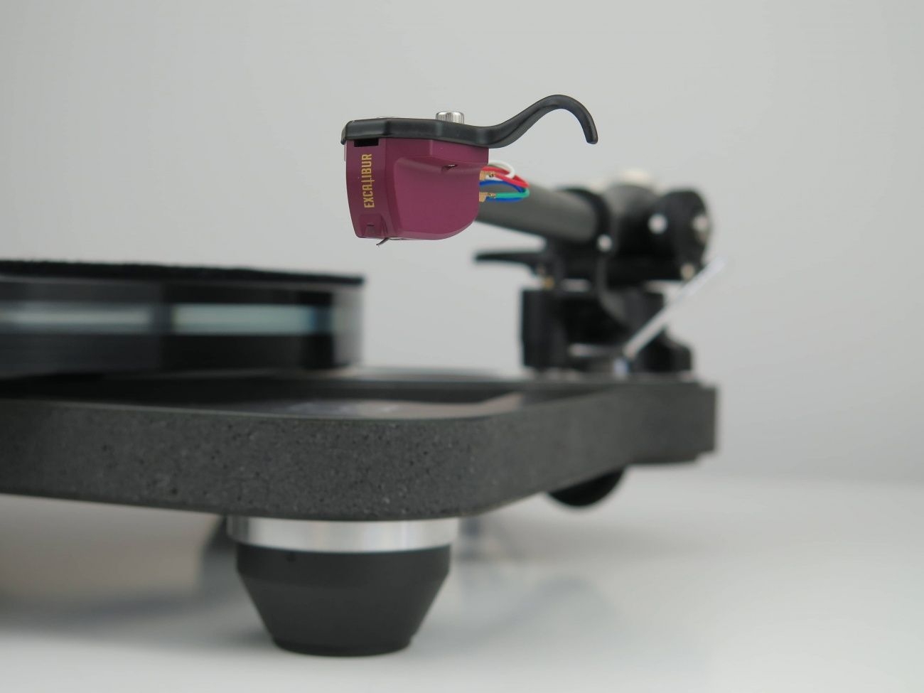 Rega Planar 3 HighEnd Plattenspieler mit RB330-Tonarm Rot | Excalibur Red -High Output- Tonabnehmer