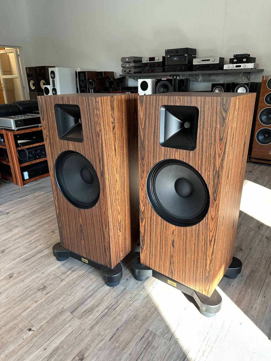 THIVAN LABS EROS 9 Ultra Rosenut Standlautsprecher Paar | Auspackware, siehe Fotos ++ UVP 5800 € ++