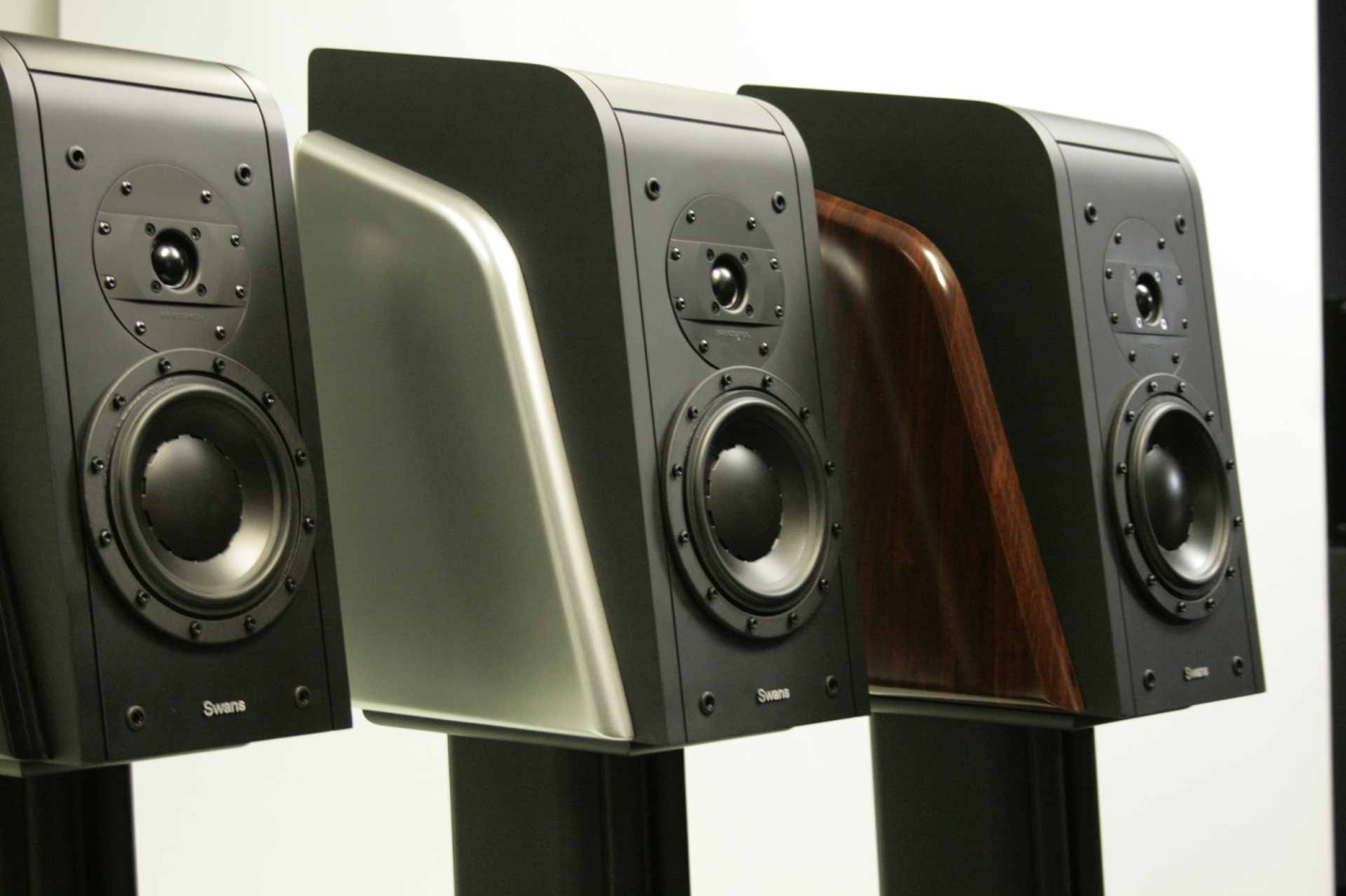 Swan D3.1 Kompakt Monitor - Wallnuss - HighEnd-Lautsprecher der Extraklasse Paar | Neu