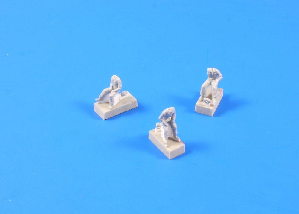 German panzer crew sitting (3 Figuren)