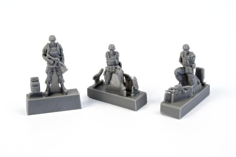 Two Kneeling Soldiers and Commanding Officer, US Army Infantry Squad 2nd Division