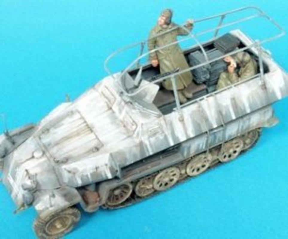 Sd.Kfz. 251/3 Ausf.C Command. Veh./2 Fig