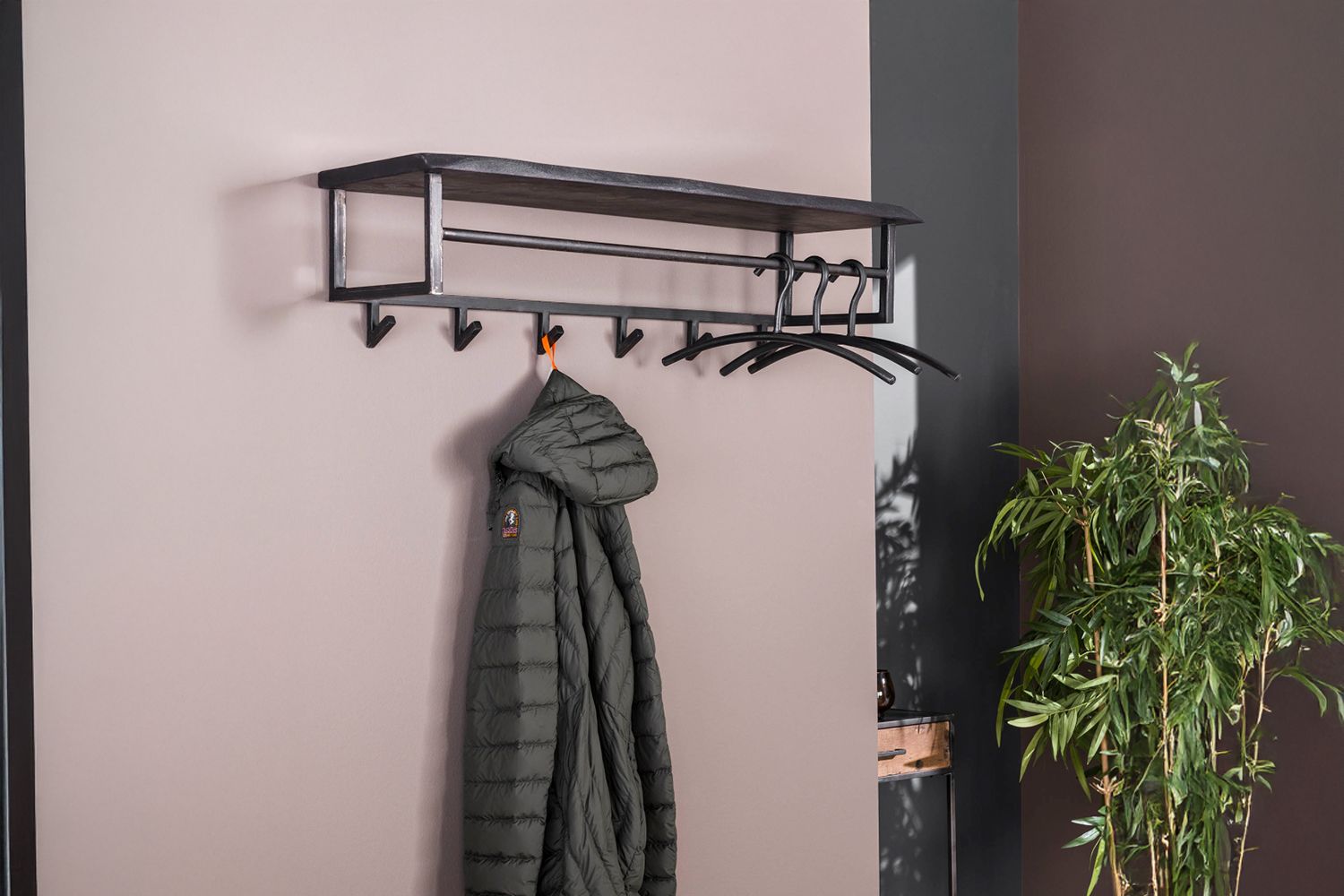 KAWOLA Garderobe ADORA Akazie Metall Hutablage 6 Haken schwarz