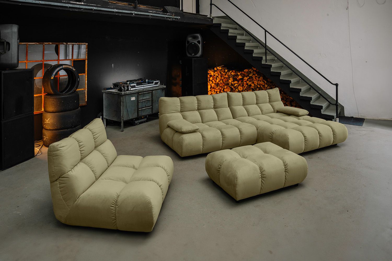 KAWOLA Sitzgruppe VIVIEN Ecksofa Drehsessel Hockerbank Velvet oliv