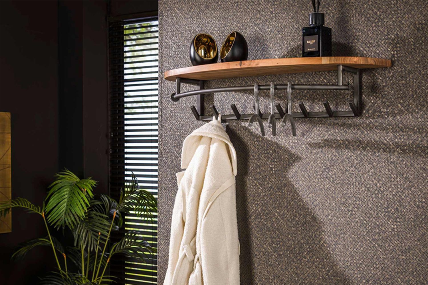 KAWOLA Garderobe LUANA Akazie Metall Hutablage 8 Haken schwarz