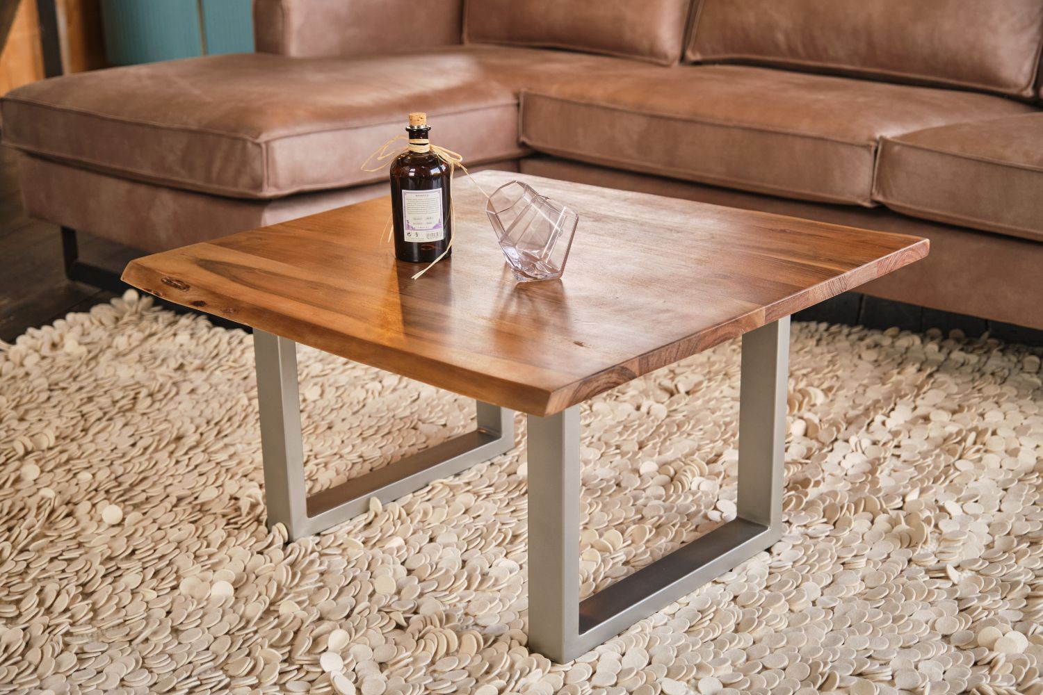 KAWOLA Couchtisch LORE massiv mit Baumkante Fuß silber