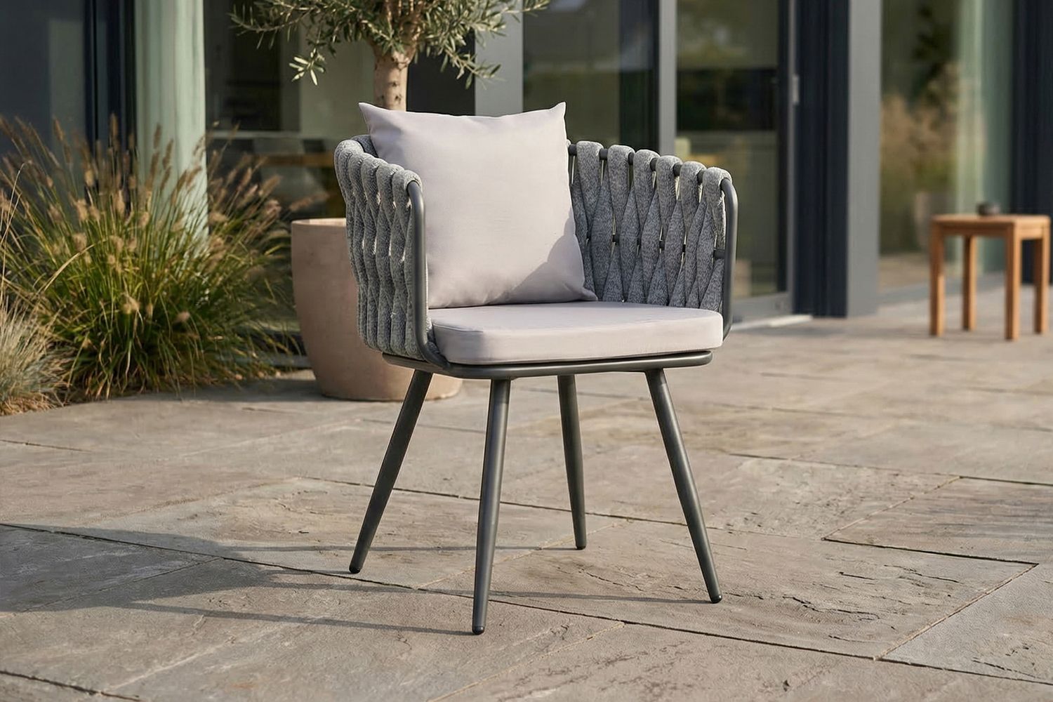 KAWOLA Gartenstuhl LUSHA Outdoor grau Rope hellgrau mit Kissen