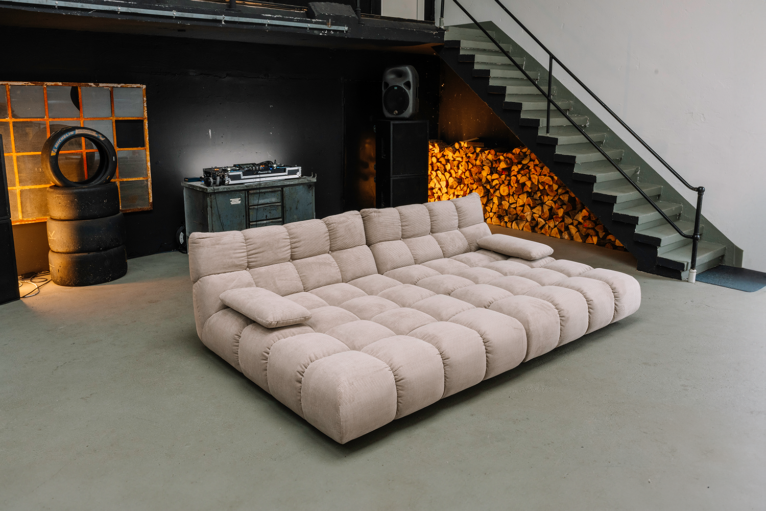 KAWOLA Big Sofa VIVIEN Feincord beige
