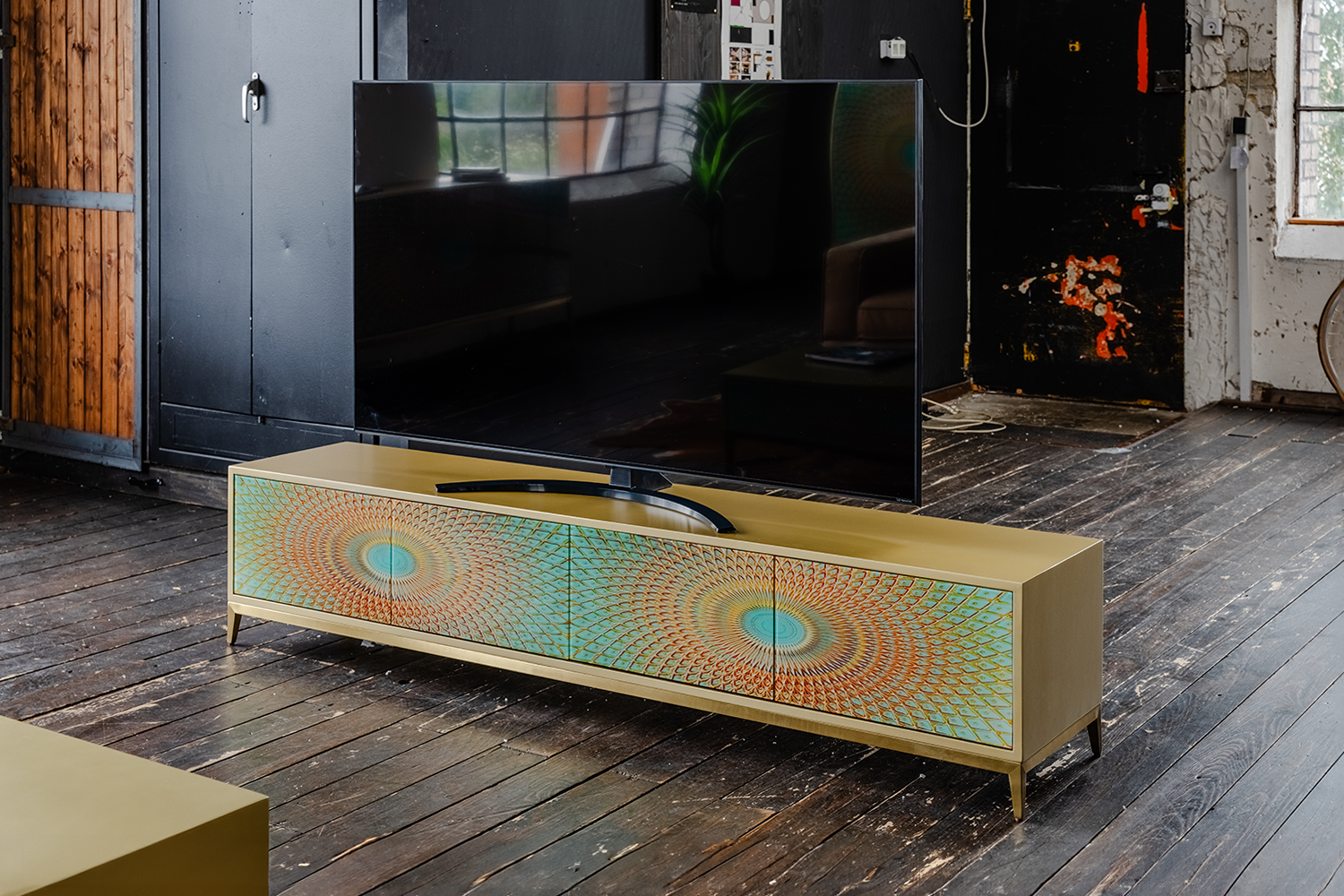 KAWOLA Lowboard LAGO TV-Board 4 Türen Glas grün Fuß Edelstahl goldfarben