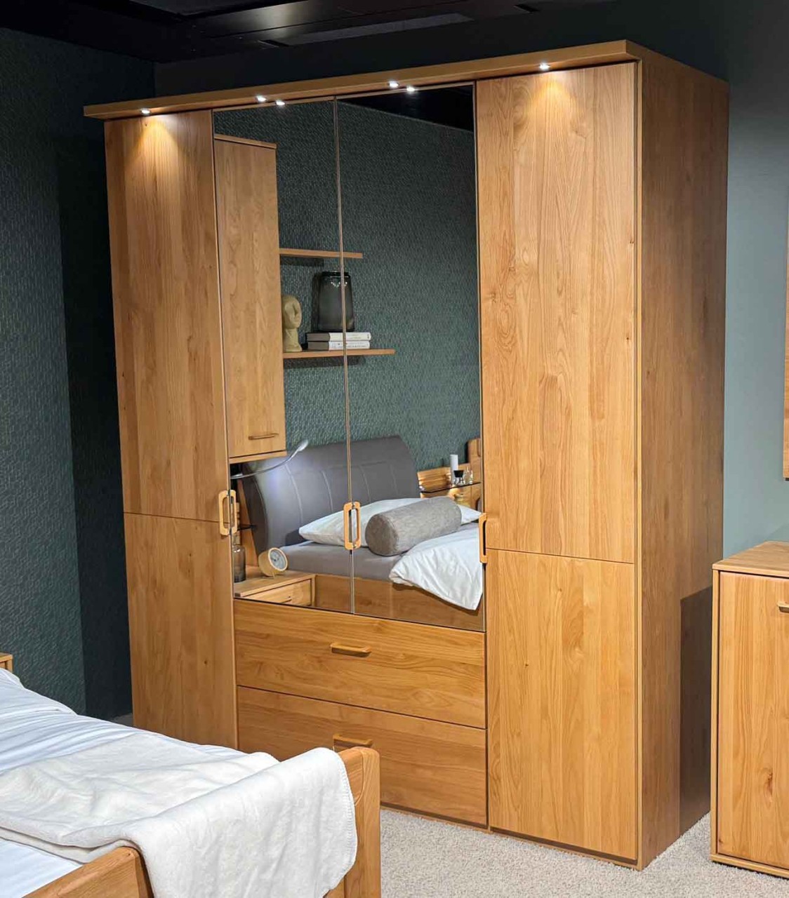 Graz Kleiderschrank mit Schubladen