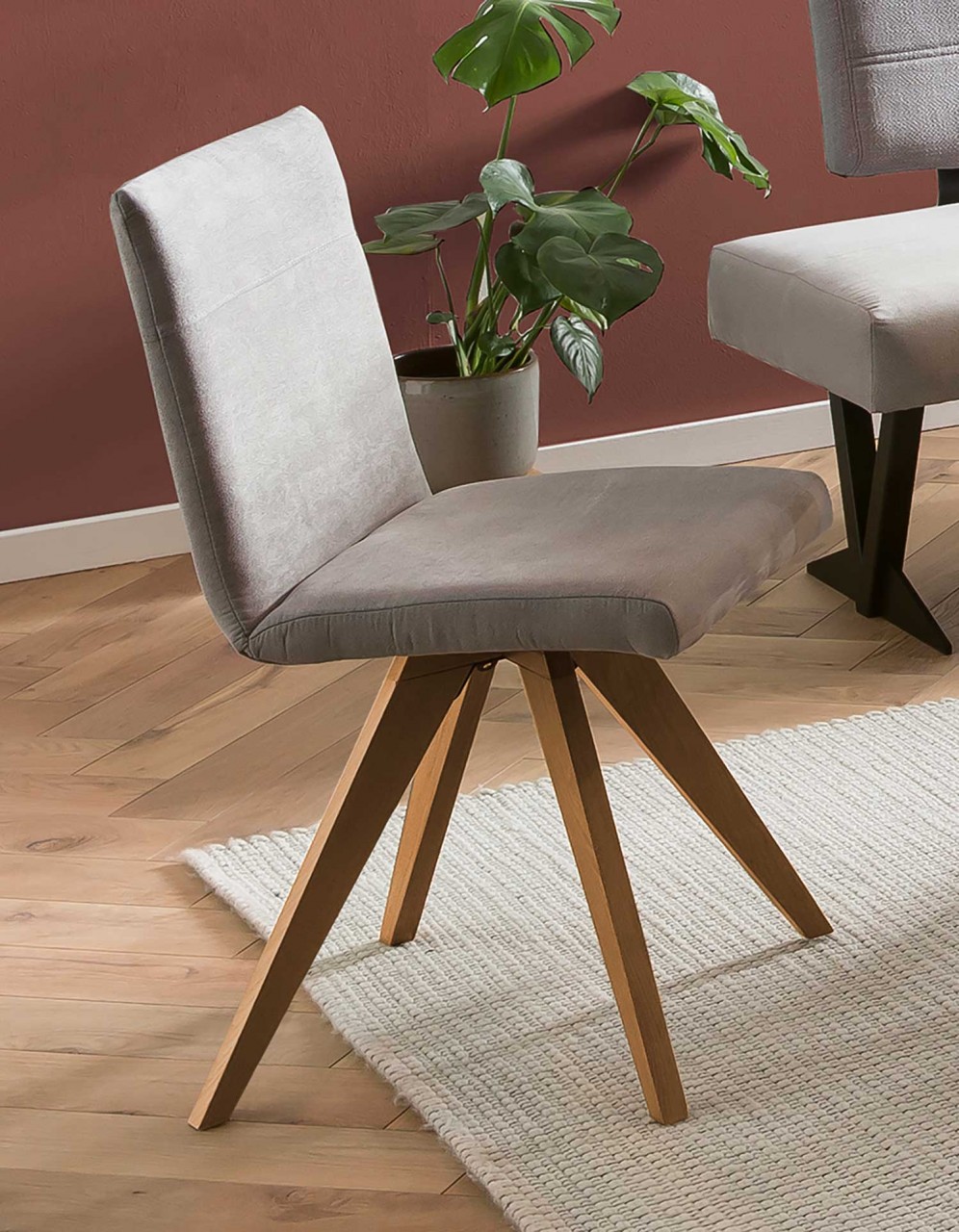 Colmar Stühle mit Holzbeinen