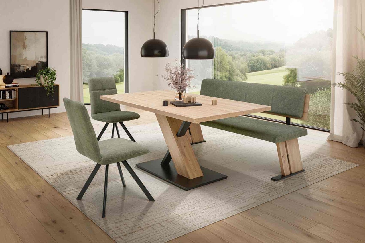 Kota Essgruppe mit Bank