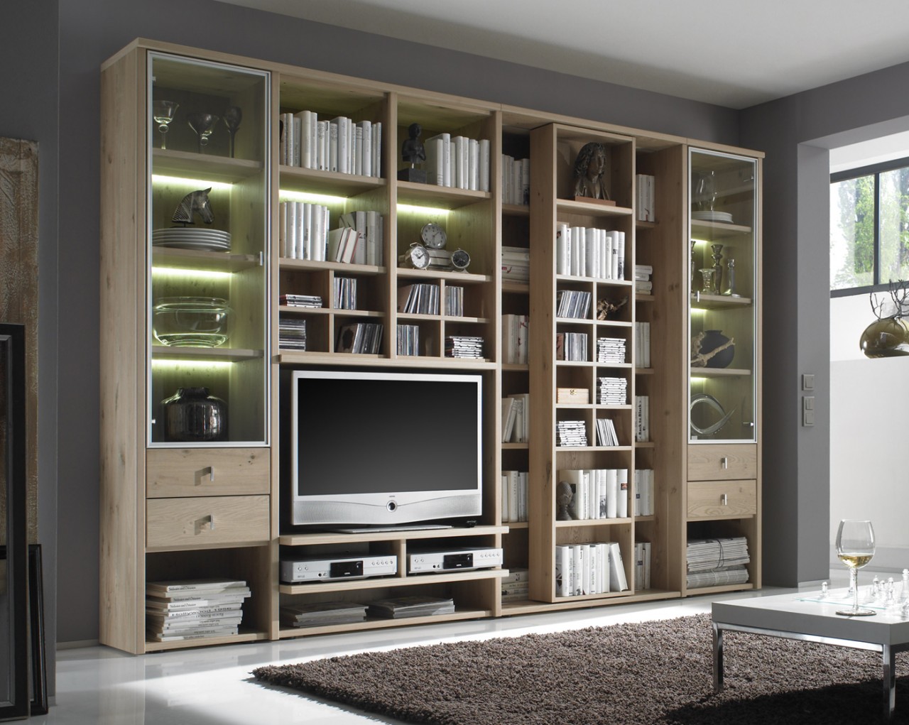 Studio Bücherregal mit TV-Element