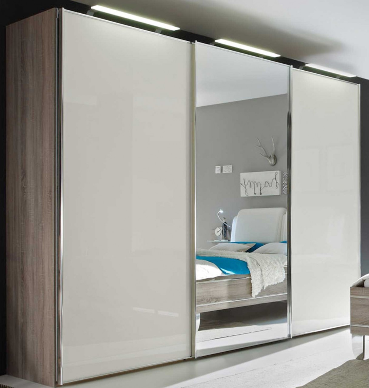 Staud Sinfonie Kleiderschrank mit Glasfront