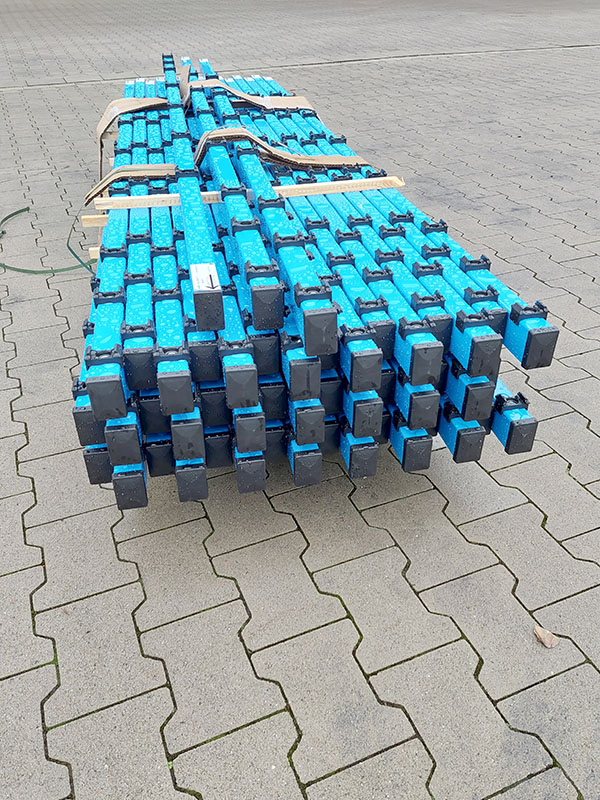 MR-Shop (B-Ware) 1x Palette Doppelstabmatten-Pfosten für 200cm Zaun, RAL5015, inkl. Zubehör