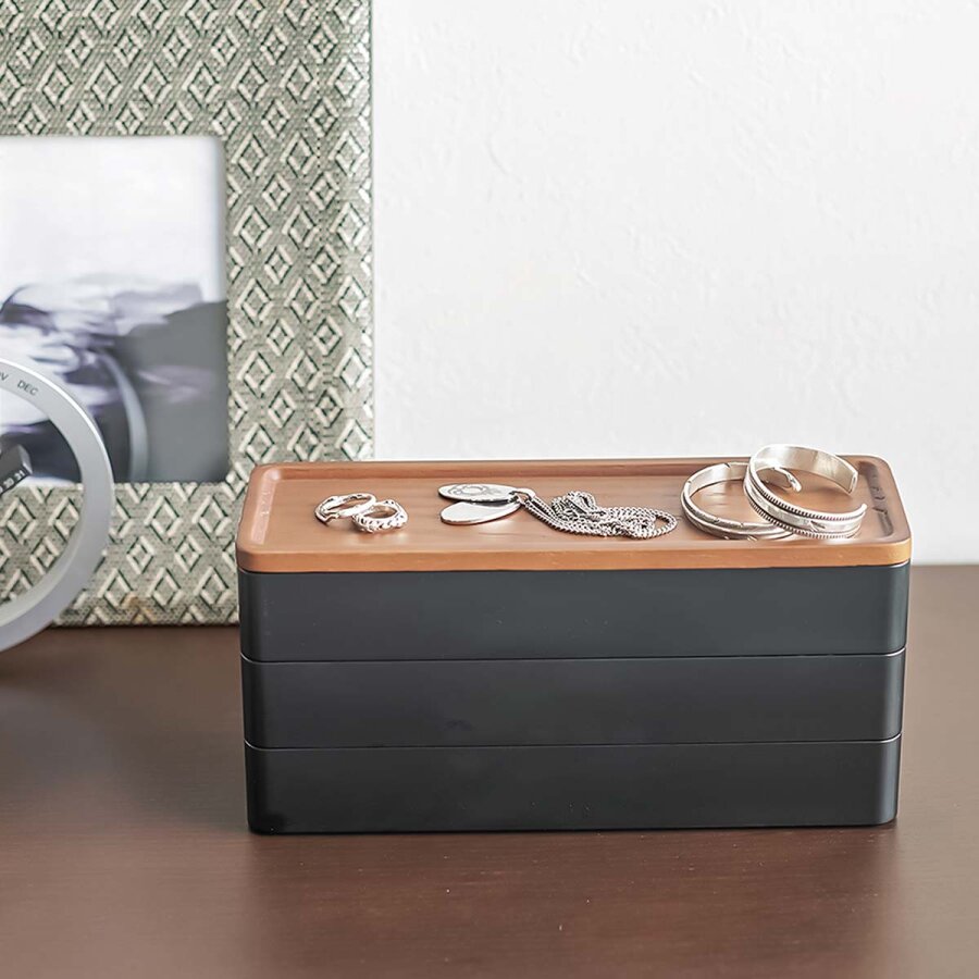 Yamazaki Schmuckkasten stapelbar 3 Ebenen 24x11cm Kunststoff & Holz schwarz. Stilvolle Aufbewahrung für Schmuck im modernen Japandi-Design.