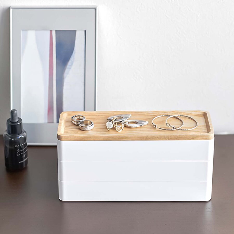Yamazaki Schmuckkasten stapelbar 3 Ebenen 24x11cm Kunststoff & Holz weiß. Stilvolle Aufbewahrung für Schmuck im modernen Japandi-Design.