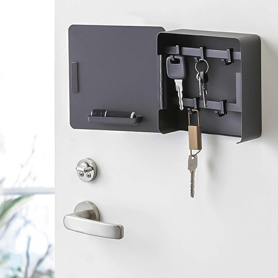 Yamazaki Schlüsselkasten magnetisch 15x15x5cm Metall schwarz. Eine diskrete Aufbewahrung für Ihre Schlüssel in Flur und modernen Eingangsbereichen.