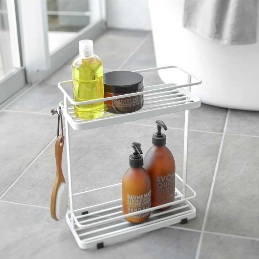 Yamazaki Badregal schmal platzsparend 28x12x33cm Metall weiß. Schaffen Sie stilvolle Ordnung im Bad mit diesem kompakten Organizer für Pflegeprodukte.