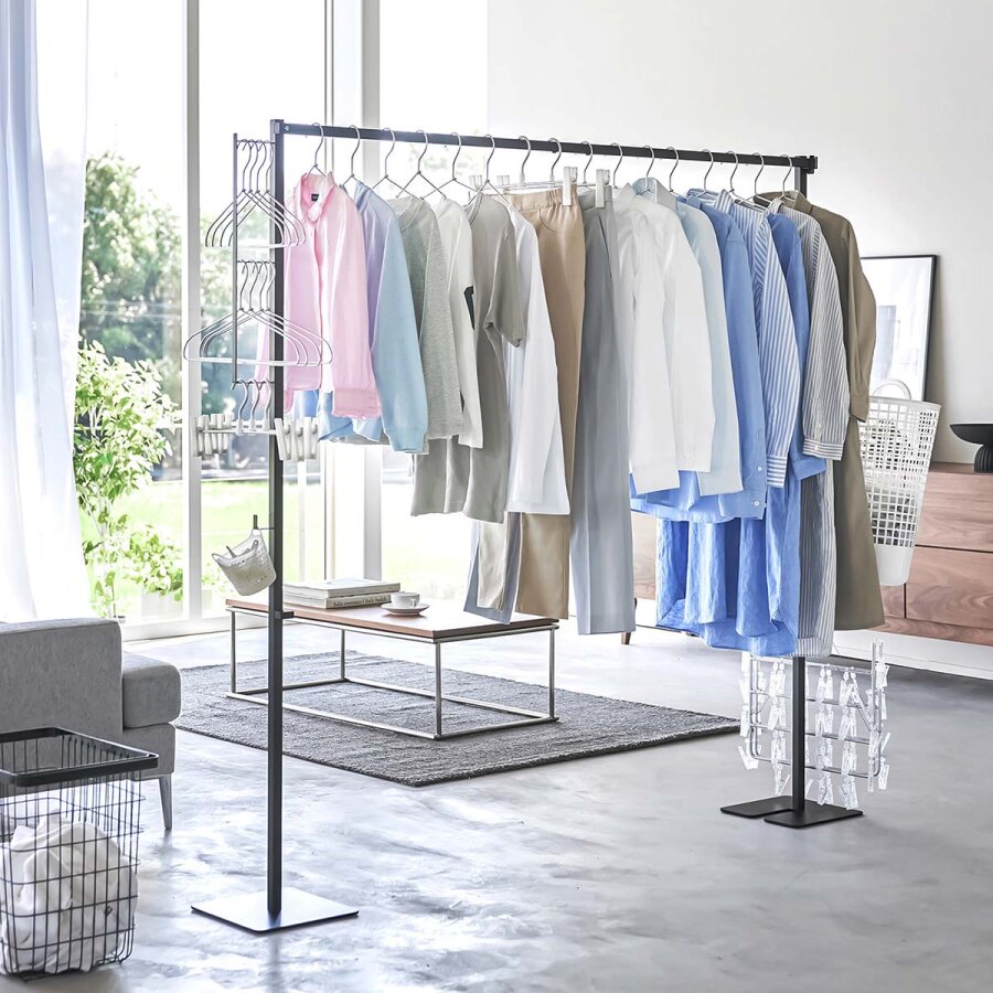 Yamazaki Trockenständer platzsparend 175x25x160cm Metall schwarz. Stilvoller Wäscheständer für das geordnete Trocknen von Kleidung und Accessoires.