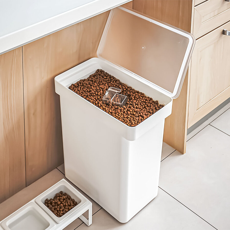 Yamazaki Home Futtertonne Hund für 12 kg Hundefutter, luftdicht, für Trockenfutter, modernes Design, mit Messbecher, 41x42x24cm 'Tower', weiß