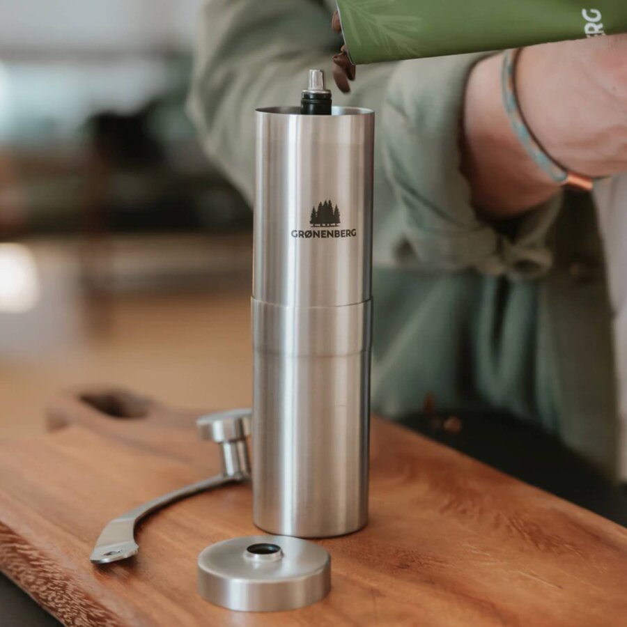 Kaffeemühle manuell Keramikmahlwerk Metall silber 35g Fassungsvermögen | Gronenberg Handmühle stufenlos einstellbar für Camping Vanlife und Reise.