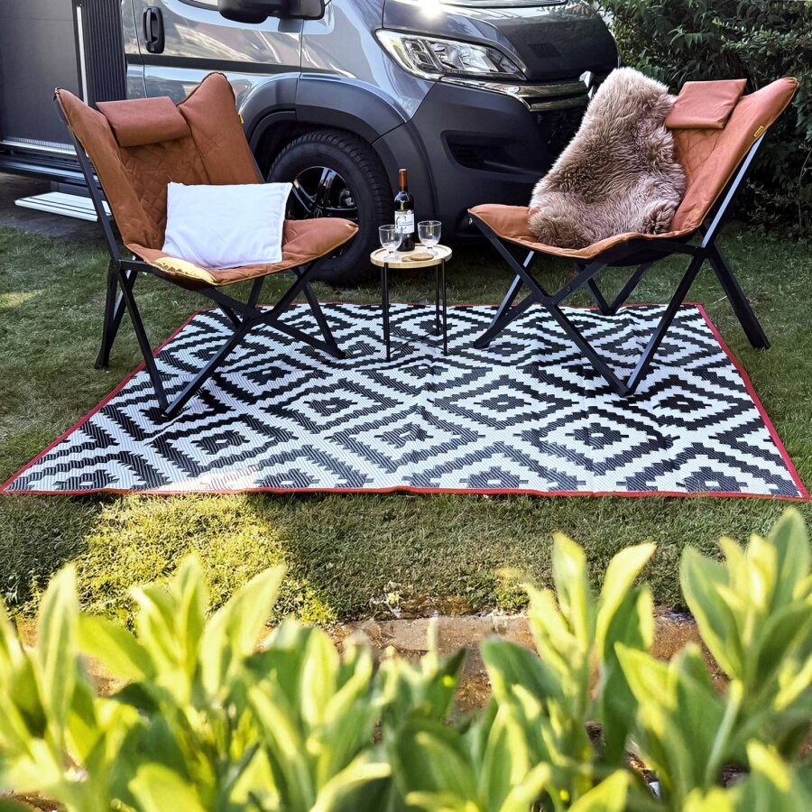 Campingteppich recycelt Polypropylen schwarz weiß 180x200cm | Bo-Camp 4271015. Chill Outdoormatte beidseitig Urban Outdoor wetterfest Vorzeltteppich.