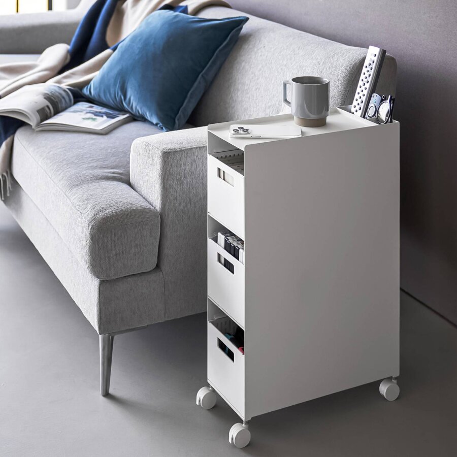 Yamazaki Aufbewahrungsregal Körbe und Rollen Tower – Metall weiß. Helles Design und mobile Flexibilität schaffen Übersichtlichkeit in Ihrem Heim.