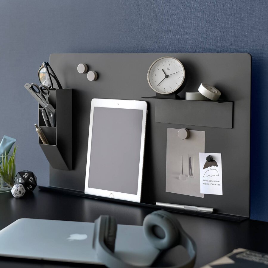 Yamazaki Magnetwand Schreibtisch-Panel Tower zum Anklemmen – Metall schwarz. Edle schwarze Magnetpinnwand für maximale Übersicht an Ihrem Schreibtisch