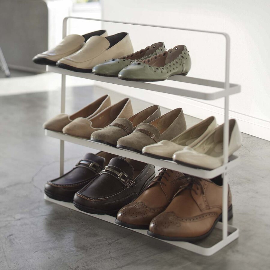 Schuhregal platzsparend 3 Etagen mit Griff 50x46x14cm | Yamazaki Tower Metall weiß Organizer für 6 bis 9 Paar Schuhe im Flur und Kleiderschrank.