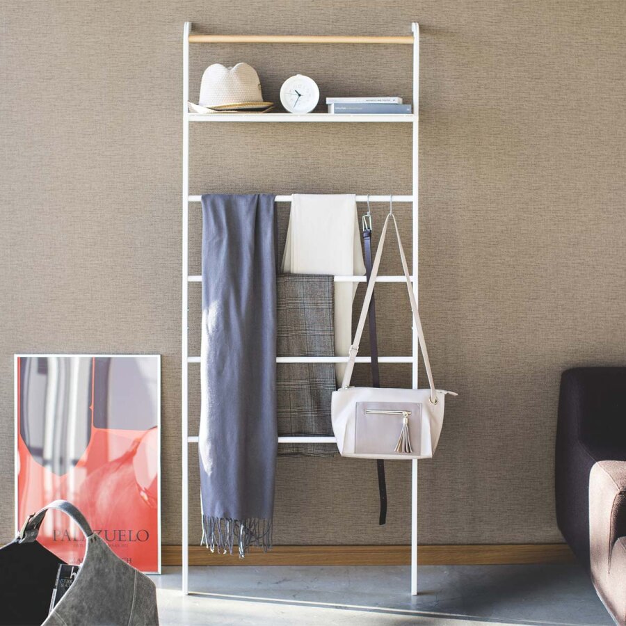 Garderobenständer zum Anlehnen mit Ablage 60x161x20cm | Yamazaki Tower Metall weiß Kleiderständer für Flur und Schlafzimmer ohne Bohren.
