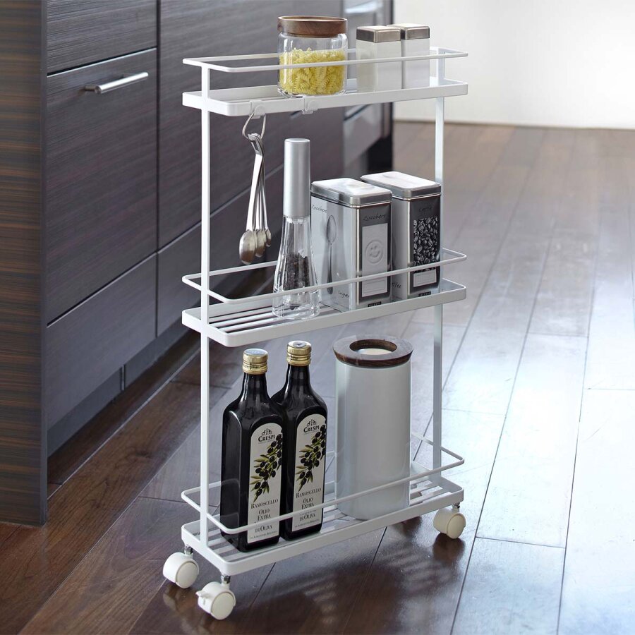 Yamazaki Küchenwagen schmal auf Rollen 12x66x38cm Metall weiß 07151. Praktischer Nischenwagen und schmales Rollregal für Küche oder Badezimmer.