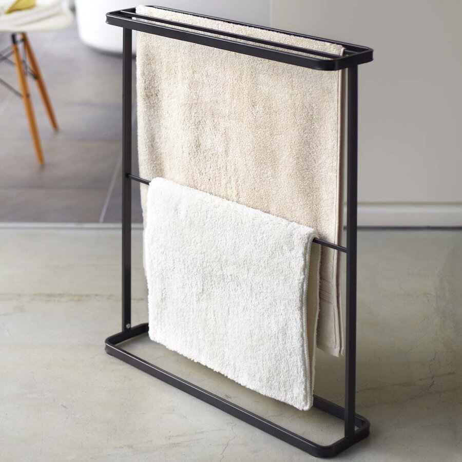 Yamazaki Home Handtuchhalter stehend Bad freistehend schmal 65x75x15cm 'Tower', Handtuchständer modern, Handtuchablage Bad, Handtuchaufhänger, schwarz