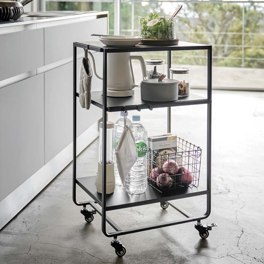 Yamazaki Küchenwagen mobil 3 Ebenen 38x49x81cm Metall schwarz. Ein moderner Organizer auf Rollen für strukturierte Abläufe in Ihrer Küche.