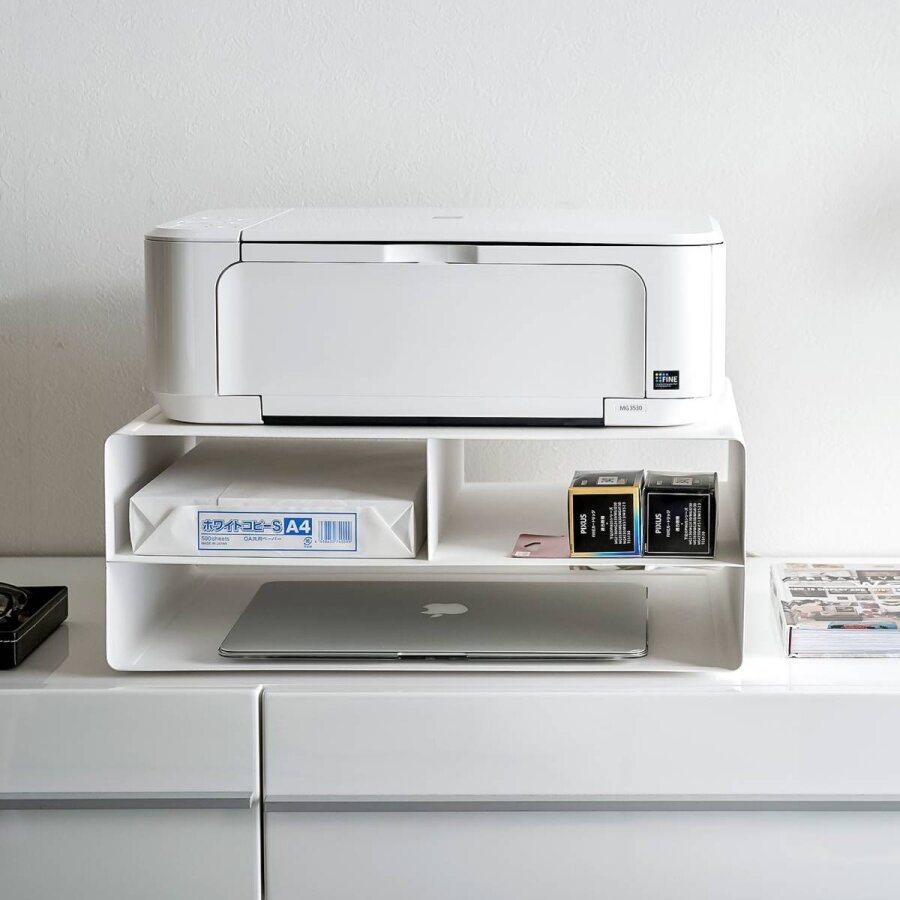 Yamazaki Druckerständer mit Rollen 48x37x19cm Metall weiß. Mobiler Druckertisch mit Notebook-Fach und Papierablage für Ihr modernes Home-Office.