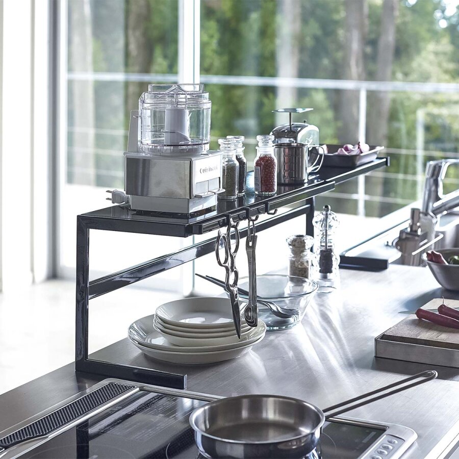 Yamazaki Küchenregal ausziehbar 54-92cm Tower Metall schwarz. Flexibler Stauraum für die Arbeitsplatte oder über der Spüle in Ihrer modernen Küche.