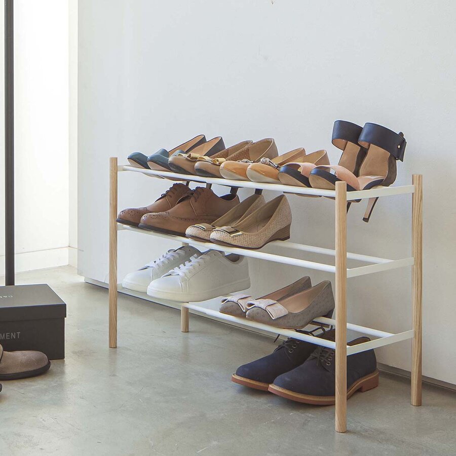 Schuhregal ausziehbar weiß 41-70x45x25cm | Yamazaki Plain. Platzsparende Aufbewahrung für bis zu 12 Paar Schuhe in Flur und Garderobe.