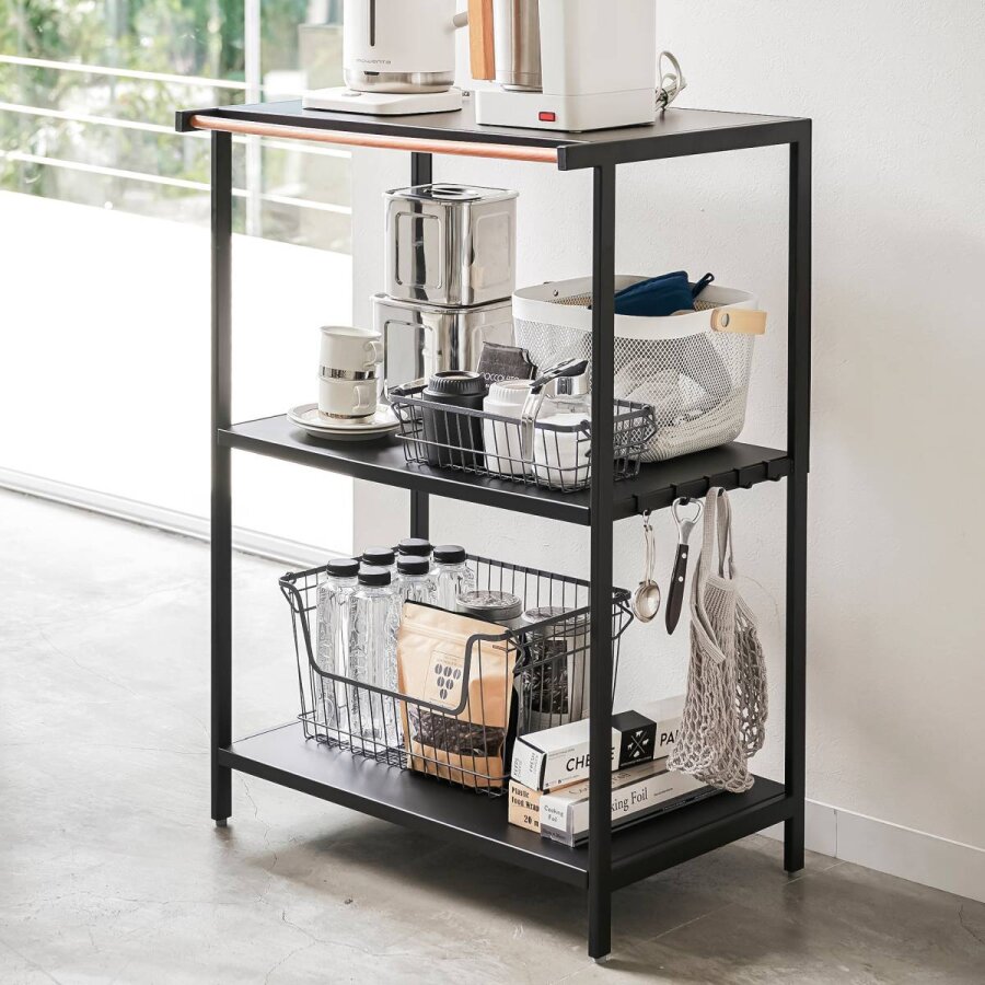 Yamazaki Küchenregal stehend 90cm hoch Metall schwarz. Schaffen Sie wertvollen Stauraum auf drei Ebenen in Ihrer modernen Küche.