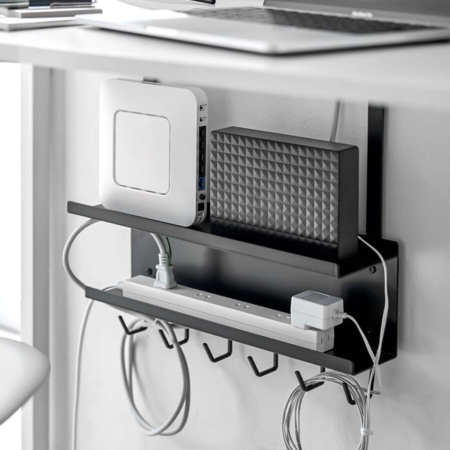 Yamazaki Kabelorganizer zum Anklemmen 40x43x11cm Metall schwarz. Schaffen Sie eine aufgeräumte Arbeitsumgebung für Router und Kabel im modernen Büro.