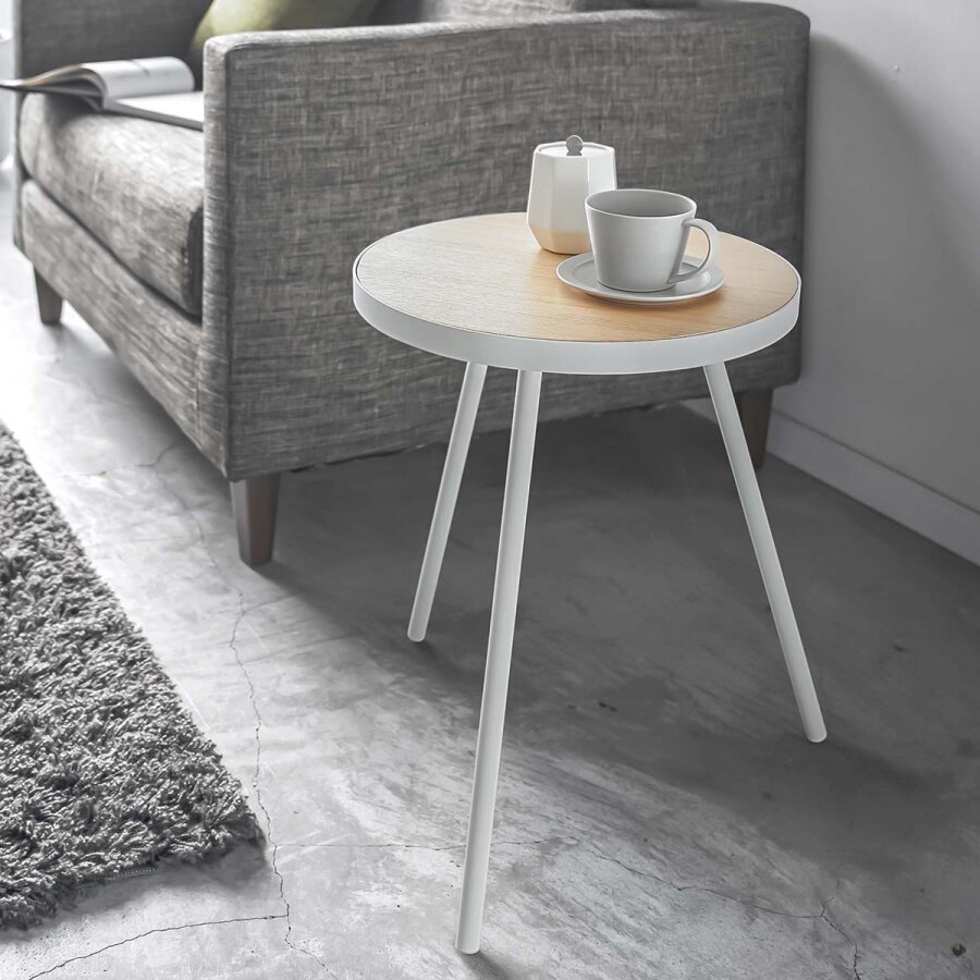 Yamazaki Beistelltisch rund 38x50cm Metall weiß. Ein eleganter Allrounder für Ihr Wohnzimmer oder Schlafzimmer im minimalistischen Japandi-Stil.