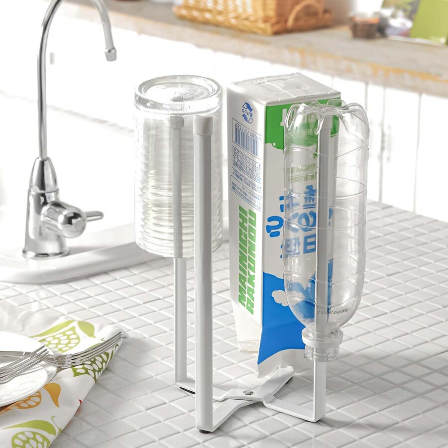 Yamazaki Flaschenständer zusammenklappbar Metall weiß. Der flexible Abtropfständer für Babyflaschen und Gläser – hygienische Ordnung in der Küche.