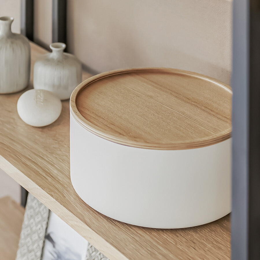 Yamazaki Aufbewahrungsbox rund 22x11cm Metall weiß mit Holzdeckel. Stilvolle Aufbewahrung für Kaminanzünder oder Kleinteile im Wohnbereich.