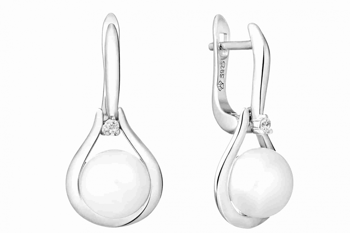 Casual Perlenohrringe weiß rund 9-9.5 mm, Zirkonia, Englischer Verschluss, 925er Silber, Gaura Pearls, Estland