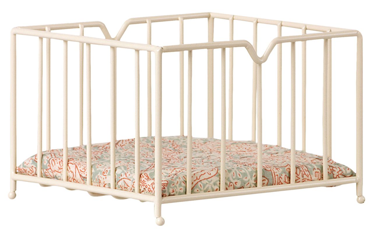 Maileg Puppenmöbel Laufstall mit weicher Matratze 8x12x12 cm''