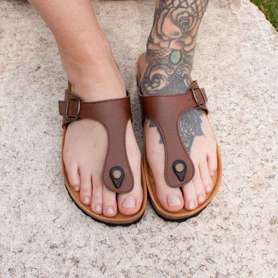 Shoezuu Toe Post Sandalen nut 42
