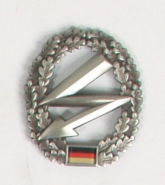 Bundeswehr Barettabzeichen Metall Fernmeldetruppe Restposten