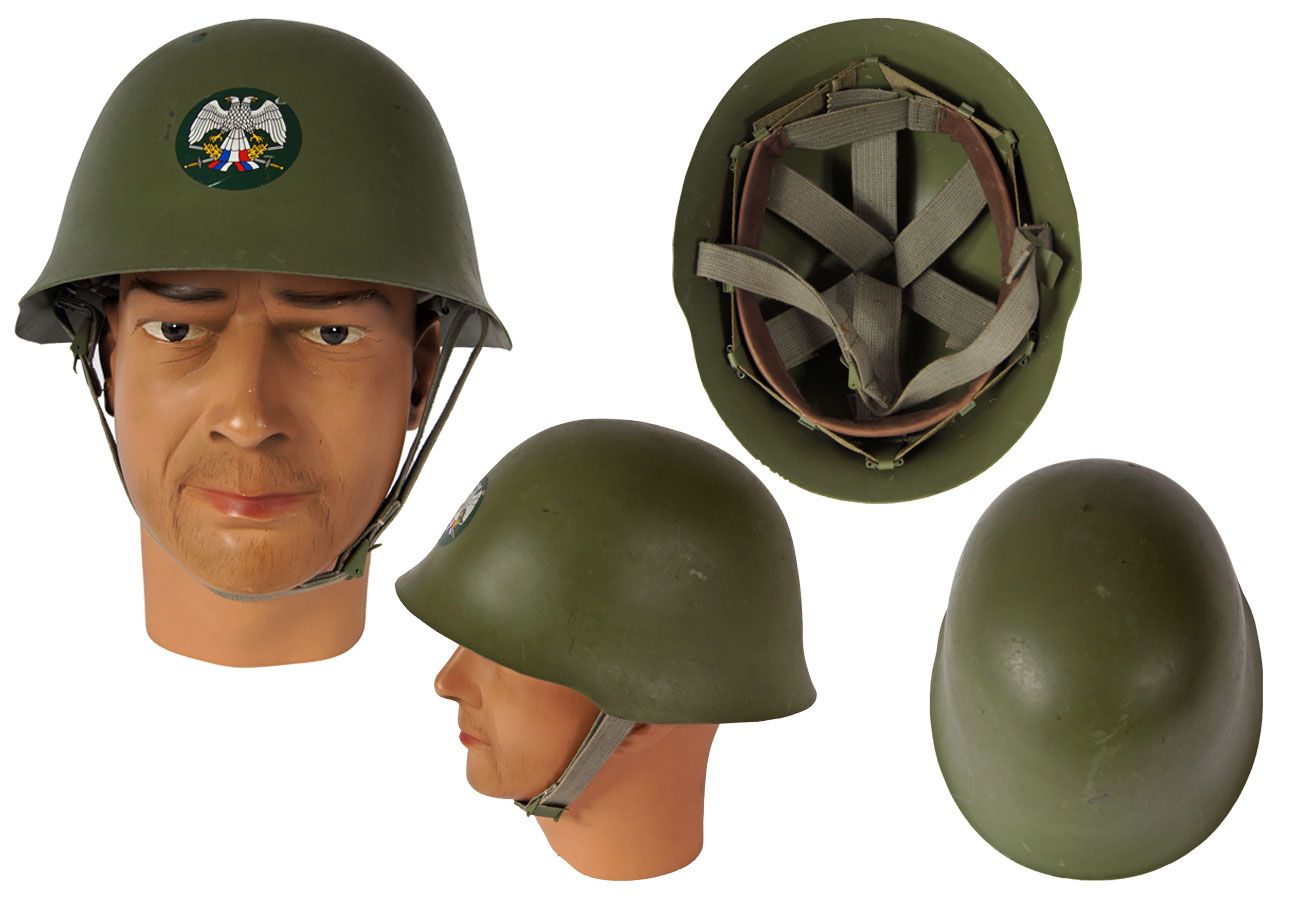 Serbischer Stahlhelm mit Abzeichen mit Futter oliv gebraucht