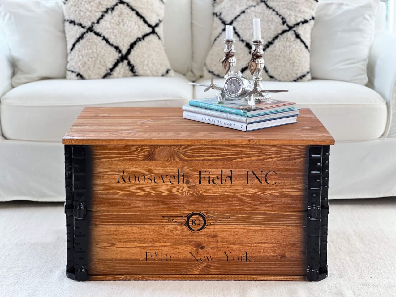 Holztruhe 'Roosevelt Field' hellbraun im Vintage-Look