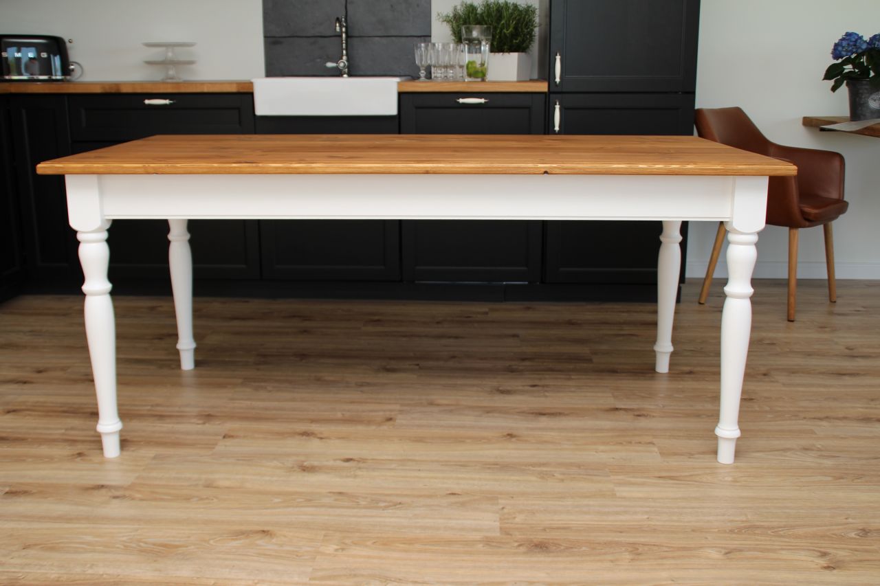 Esstisch 'Oxford' Massivholz im Landhausstil